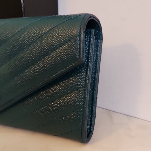 Yves Saint Laurent Peacock Chevron Cassandra Leather Wallet W/Silver Hardware - Picture 4 of 15